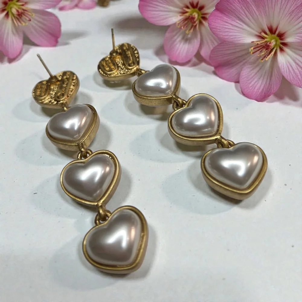 OSCAR de la RENTA Gold Puffy Heart Pearl Drop Earrings - Picture 4 of 6